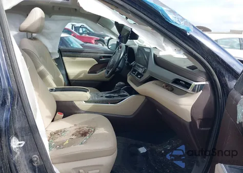 2021 Toyota Highlander Platinum z USA, uszkodzony, nr VIN 5TDFZRAH6MS075121